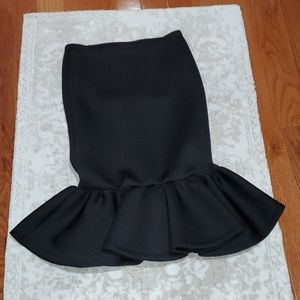 3/4 Length Fitted Skirt W/ Peplum Bottom